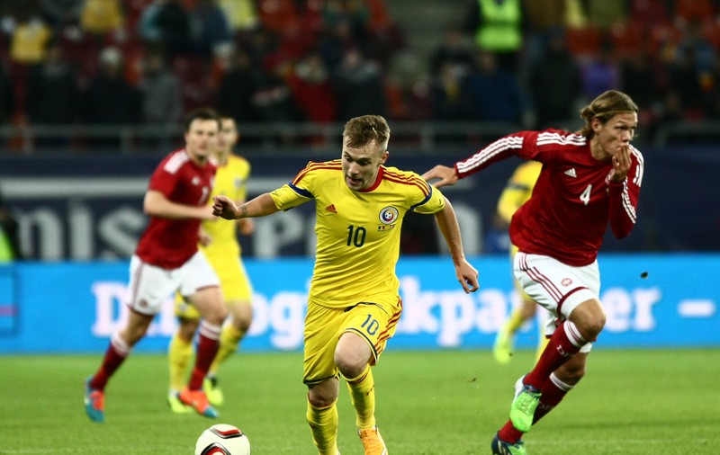 Naționala lui 11 fără 10. România a jucat fără decar jumătate din campania de calificare la Euro 2016. Cristi Tănase și Alex Maxim au fost niște anonimi în tricoul lui Hagi, iar Iordănescu nu e disperat după Mutu. ”Nu caut decar. Caut tineri!”. Ianis Hagi poate fi urmașul
