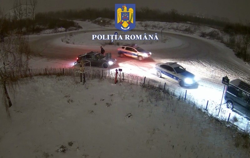 Zeci de permise reținute de polițiști în București pentru drifturi ilegale. Ce riscă cei prinși cu aceste manevre