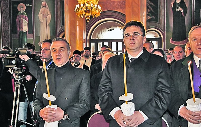 Gigi, ține-te bine de lumânare, să nu adormi!