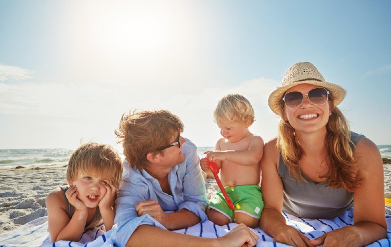 Vacanța în familie: ce trebuie să nu lipsească din bagajul pentru mare sau munte