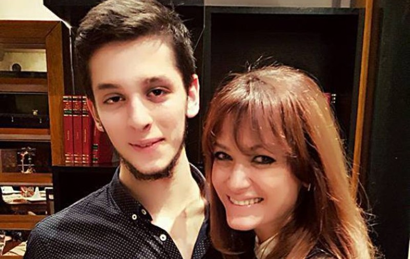 Sunt copii de vedete, dar își câștigă singuri banii! Ce fac moștenitorii din showbiz în vacanțe | FOTO