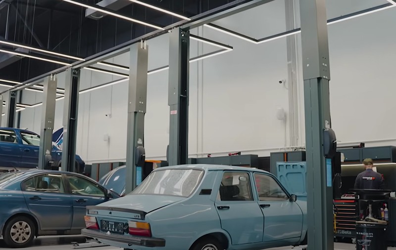 O Dacia 1310 clasică, într-o stare impecabilă, le-a dat bătăi de cap mecanicilor români