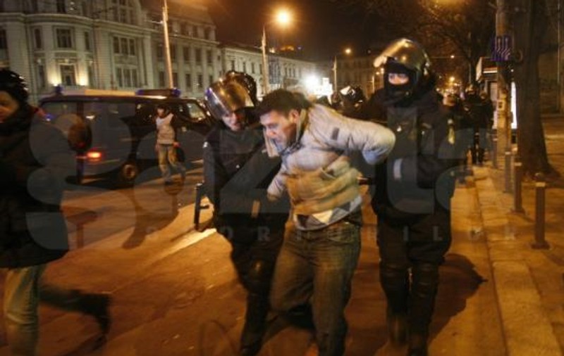 Un jurnalist a fost bătut duminică de jandarmi 