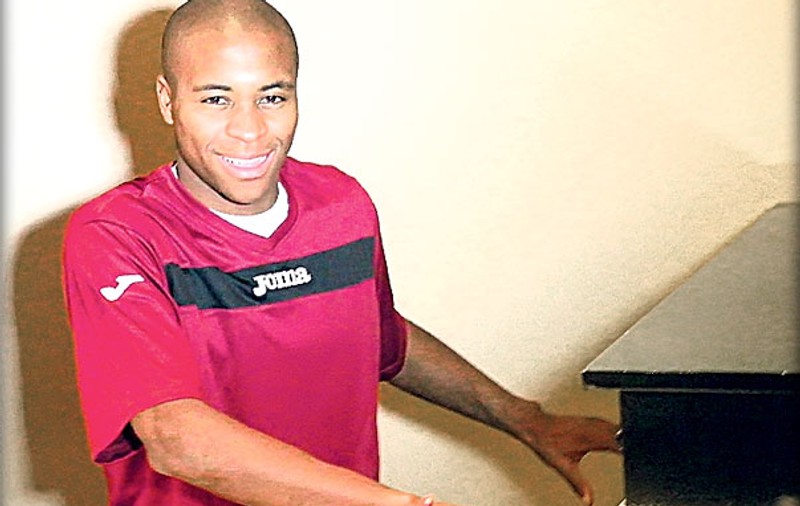 Robert Maah, noul atacant al lui CFR Cluj, a luat lecţii de pian şi de chitară