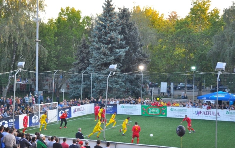 România se pregăteşte pentru Campionatul European şi Mondial de fotbal! Minifotbal!