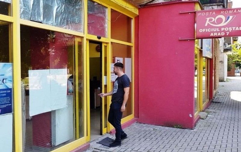 Oficiu poștal din Arad, spart a doua oară. Hoții au luat colete cu produse comandate de pe internet