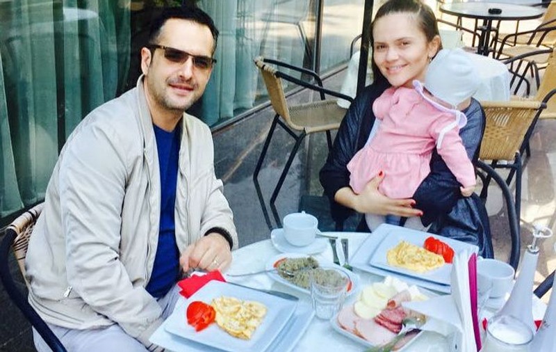 Cristina Șișcanu s-a pozat cu fetița ei, iar fanii nu s-au mai abținut. “De când ai devenit mamă ești…”