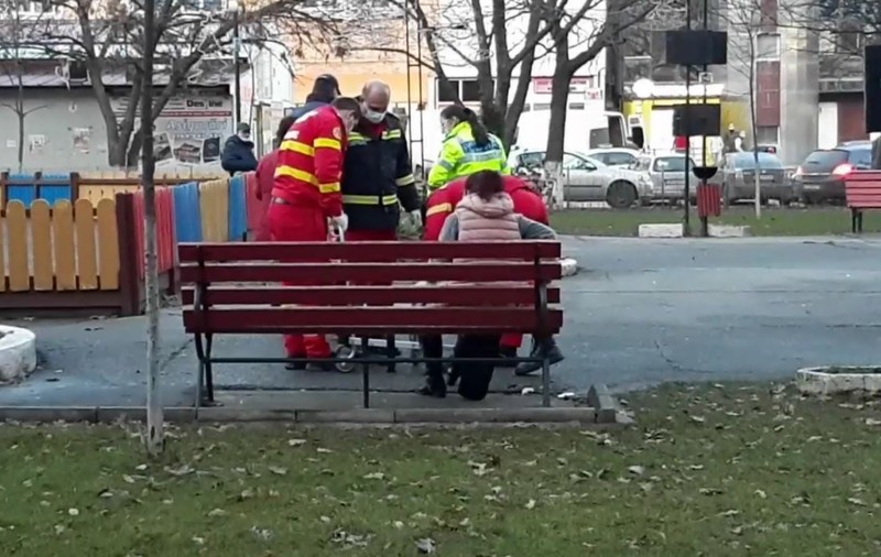 Bărbatul care și-a înjunghiat fosta soție într-un parc din Alexandria și i-a răpit copilul, reținut de Poliție, după ce, inițial, fusese lăsat liber