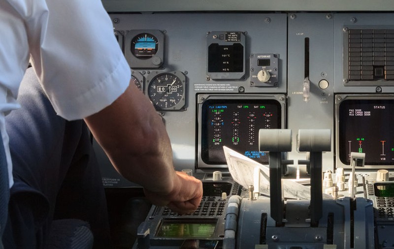 VIDEO | Un avion a aterizat de urgență după ce ecranele din cabina de zbor s-au înnegrit. Ce le-a spus pilotul pasagerilor