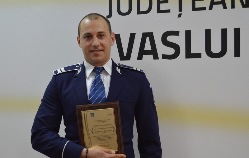 EXCLUSIV: Polițist premiat cu ”Distincție de onoare”, reclamat la Parchet și dat în judecată pentru tortură. Victima cere daune de 100.000 de euro
