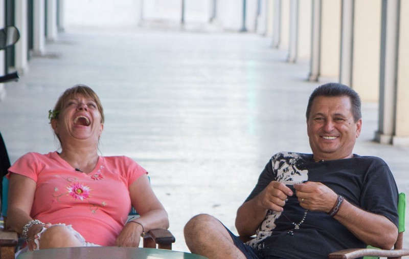 Nea Mărin, învins de Adriana Trandafir într-un concurs de băut tsipouro, la ”Aventură cu 4 stele”