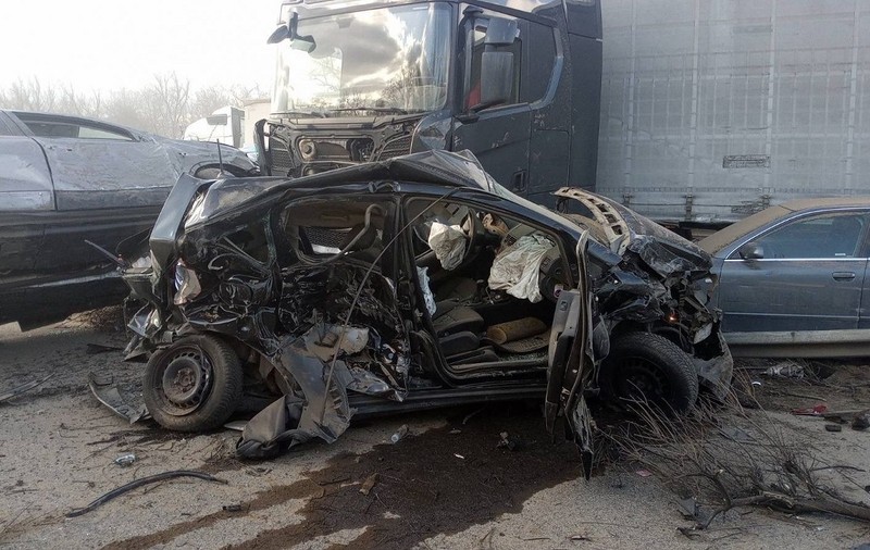 Un cadavru a fost găsit sub epavele mașinilor arse în accidentul uriaș din Ungaria, unde trei români sunt printre victime