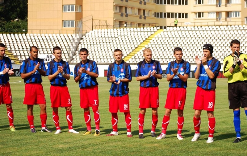 Jucătorii şi fanii Oţelului, campioana en-titre, s-au luat la bătaie! Află de ce