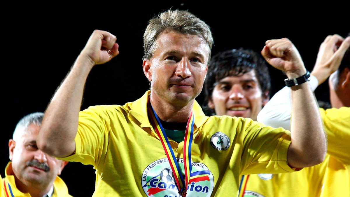 Dan Petrescu a împlinit 50 de ani. Antrenorul lui CFR Cluj sărbătorește cu familia la Dubai