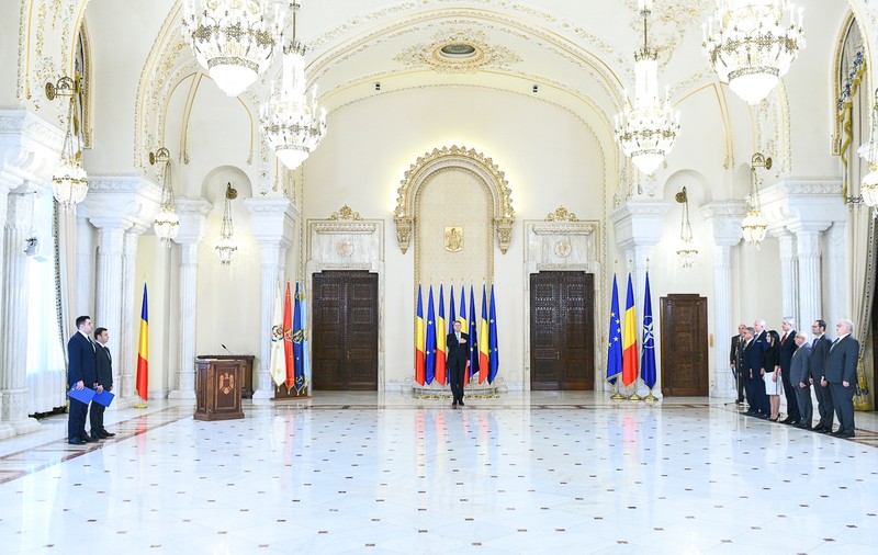 FOTO | Noii miniștri de la Dezvoltare și Transporturi au depus jurământul de învestitură. Preşedintele Iohannis, nicio declaraţie în cadrul ceremoniei