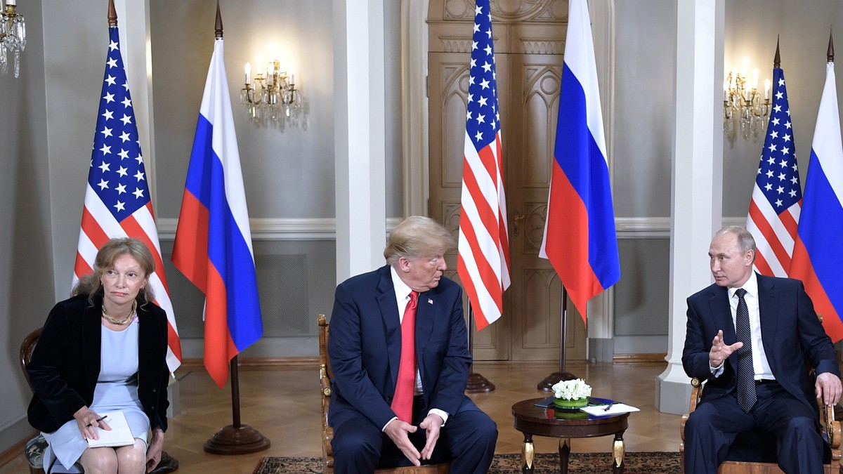 Translatorul prezent la întâlnirea lui Trump cu Putin chemat să depună mărturie
