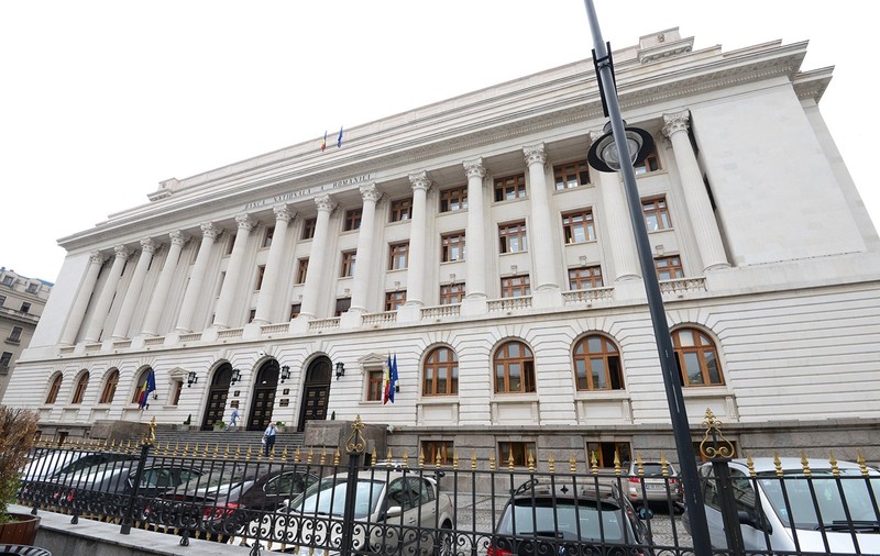 Leul s-a apreciat puternic în fața euro după victoria lui Nicușor Dan, dobânzile au scăzut și ele semnificativ