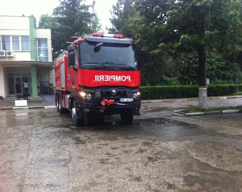 UPDATE: Ambulanța Prahova, inundată în urma ploilor torențiale. Inundațiile au făcut prăpăd în mai multe județe din țară