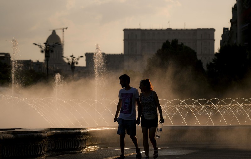 Alerte cod portocaliu și cod galben de caniculă și furtuni în mare parte din ţară. Harta zonelor vizate