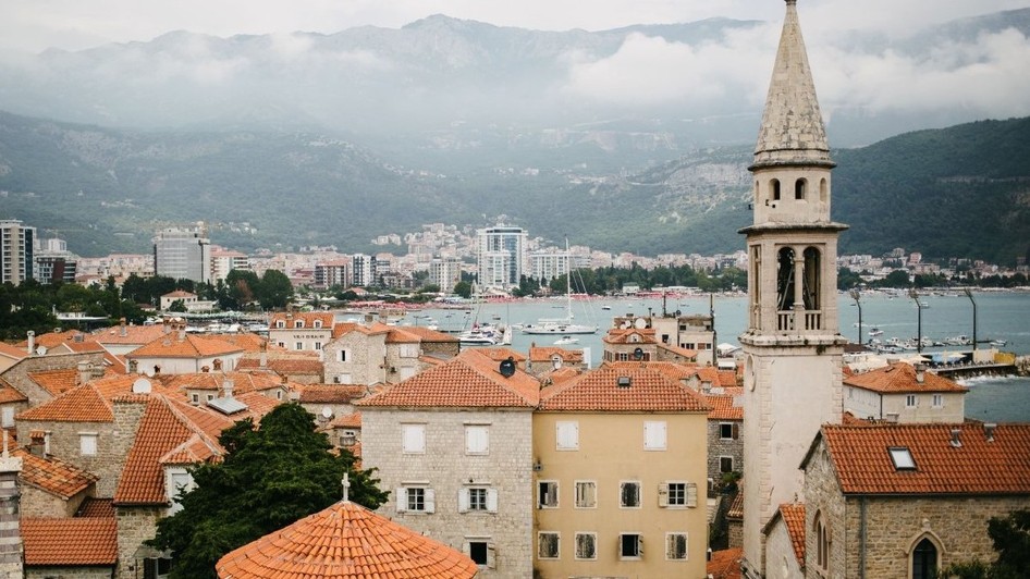 Piața imobiliară din Budva, una dintre cele mai cunoscute și căutate stațiuni turistice din Muntenegru, trece printr-o reconfigurare majoră. Sursă foto: Hepta.
