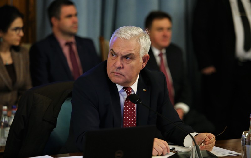 Ministrul apărării, întrebat dacă se teme că va fi demis: Nu! Iar cei care m-au numit au şi dreptul să mă revoce