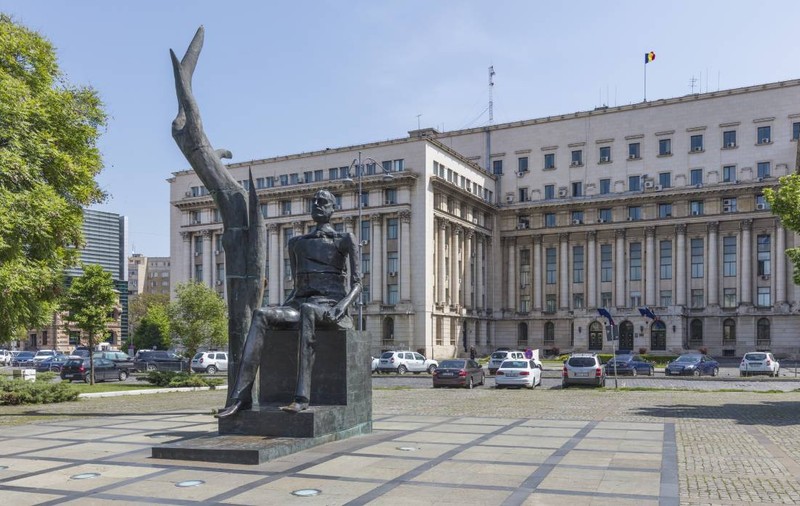 Piața Revoluției nu va mai fi spațiu public. Ministerul de Interne vrea să o închidă, pentru că se simte în „nesiguranță"