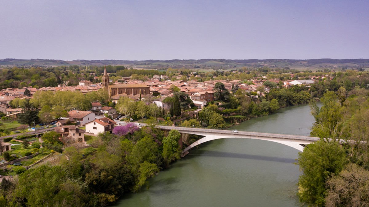 O casă din localitatea Lisle-sur-Tarn, în Franța, va fi scoasă la licitație. Foto: Ville Lisle sur Tarn.