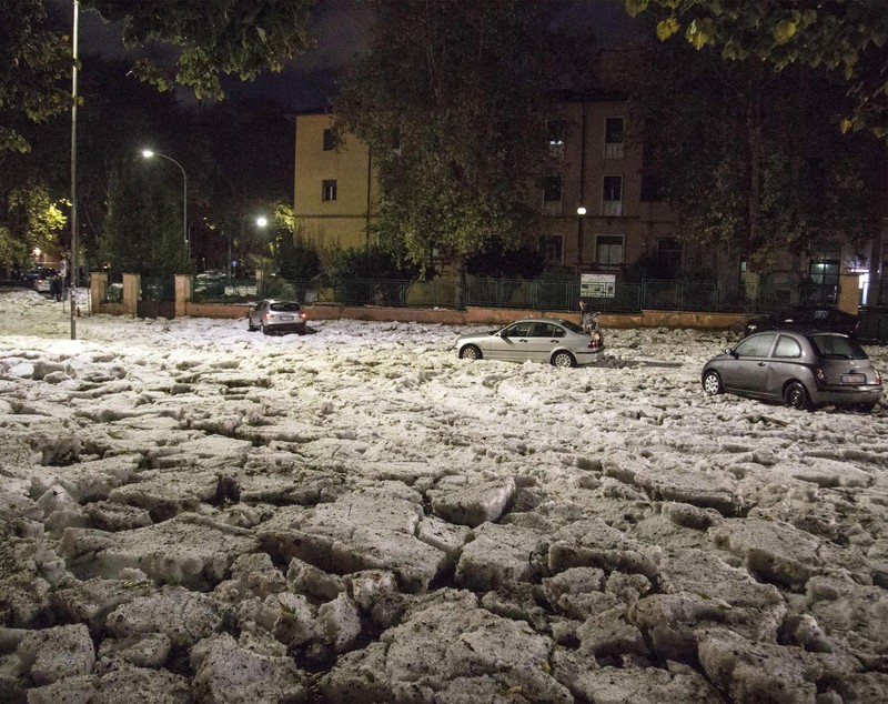 FOTO | Străzile din Roma, acoperite de gheață în urma unei furtuni violente. Imaginile fac înconjurul lumii