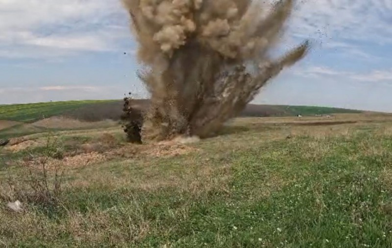 Zeci de proiectile găsite la Galați au fost detonate controlat. Multe dintre ele erau funcționale