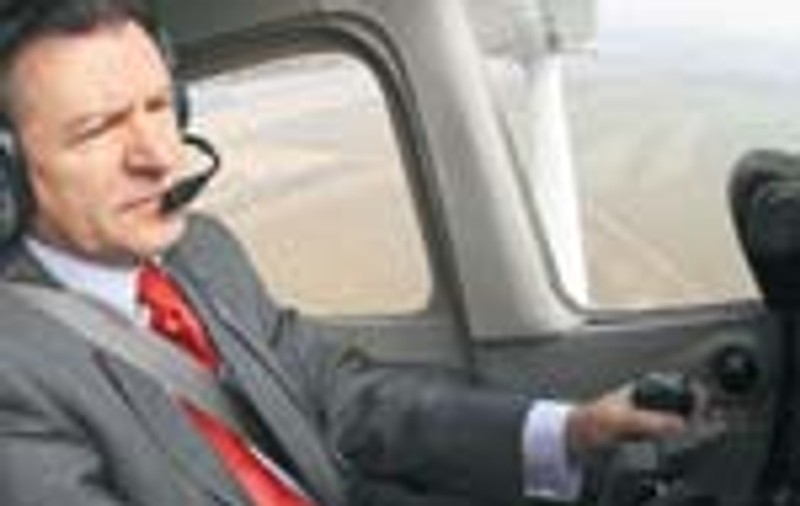 S-a dat cu avionul deasupra autostrazii