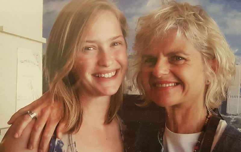 FOTO | Mama studentei care a fost violată și ucisă în Africa de Sud a fost găsită moartă înainte de începerea procesului