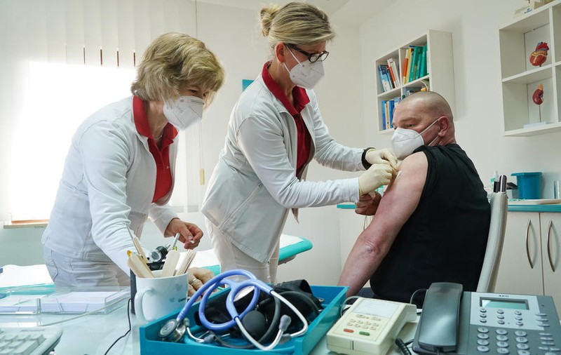 Germania a vaccinat peste 1 milion de persoane într-o singură zi. Cum a reușit