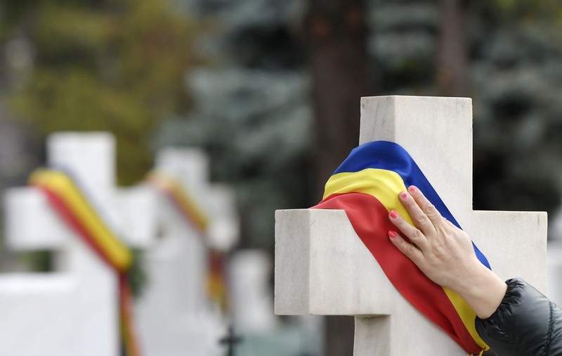 Date INS noiembrie 2021: numărul de decese rămâne aproape dublu față de un noiembrie normal