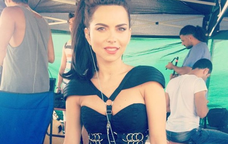 Inna, făcută praf de fani după ce a întârziat patru ore la un concert: "Urcă-te naibii într-un taxi"