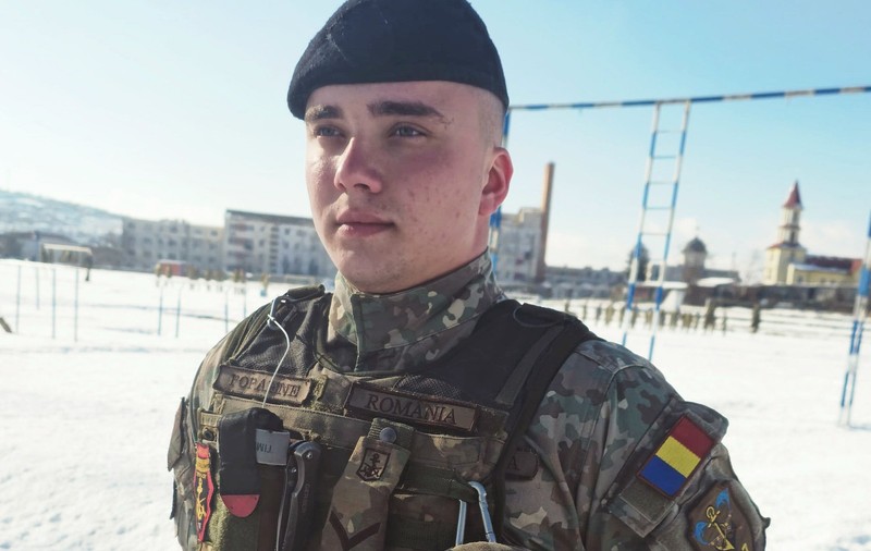 Un militar a salvat viața unui copil de 2 ani care căzuse în lac, la Dej: ,,M-am aruncat în apă fără să stau pe gânduri”