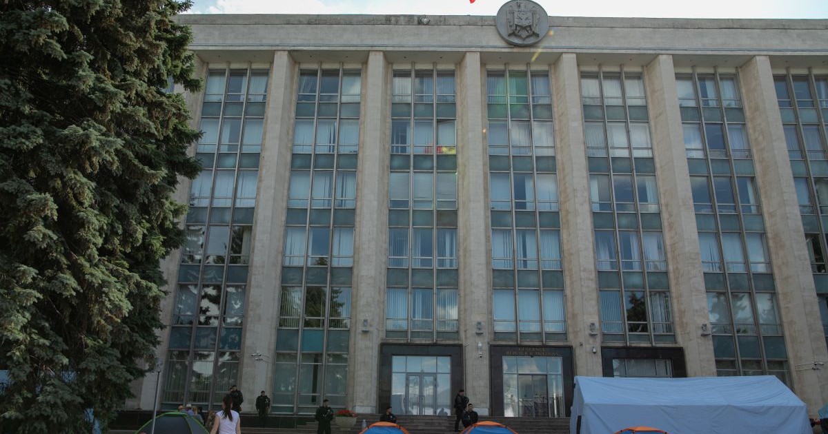 86 de ONG-uri cer demisia judecătorilor Curții Constituționale din Moldova