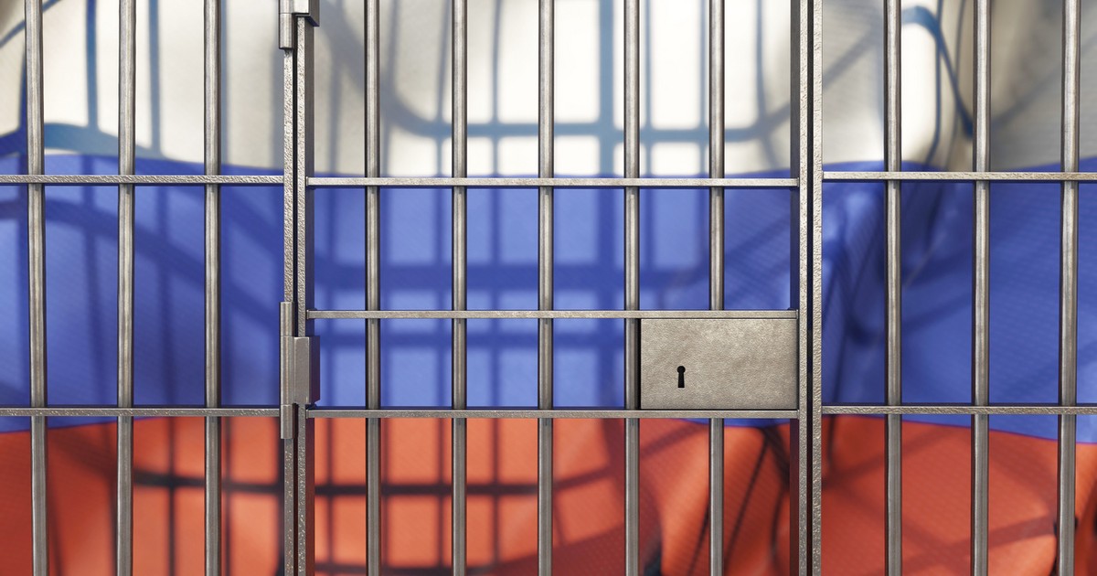 Gratii de celulă de închisoare peste steagul Rusiei, Imagine cu caracter ilustrativ Foto: Profimedia