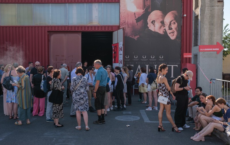 FOTOREPORTAJ de la Festivalul de Teatru de la Sibiu. Cum se transformă străzile unui oraș în scenă