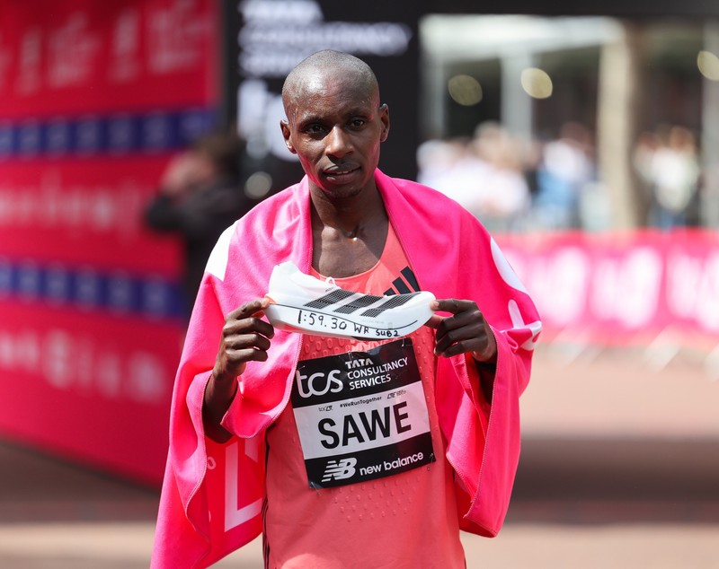 Sabastian Sawe, record mondial la Maratonul Londrei 2026. Timpul incredibil obținut | VIDEO