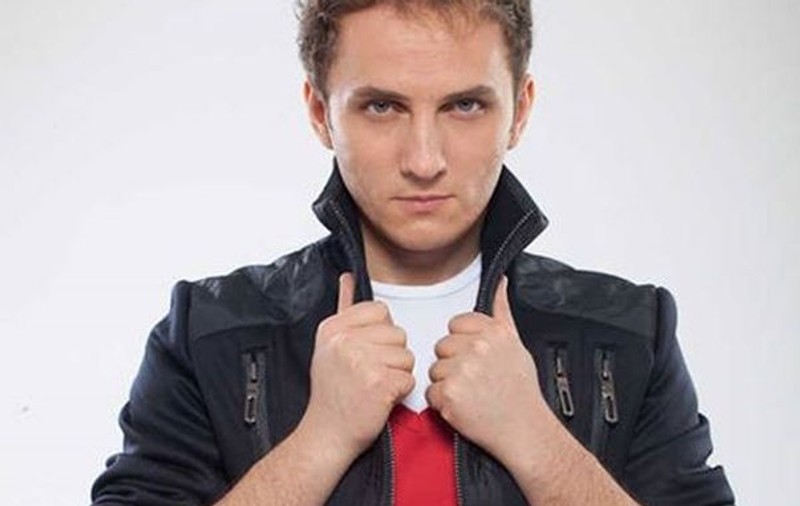 Mihai Trăistariu LOVEŞTE DIN NOU! Cu poza asta a intrat în GALERIA VEDETELOR surprinse în CELE MAI CIUDATE IPOSTAZE. FOTO