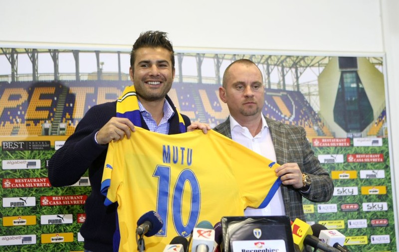 Adrian Mutu, prezentat oficial la Petrolul: «Sunt foarte bucuros că am reuşit să mă întorc acasă»