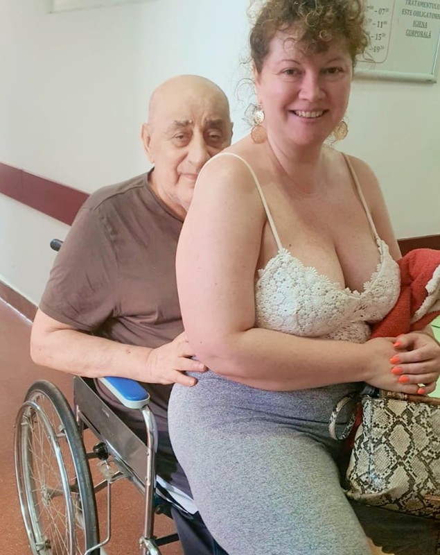 Oana Lis are în continuare grijă de Viorel Lis singură: „Eu îl duc la azil doar dacă mă calcă mașina”. Cum face bani pentru tratamentul lui