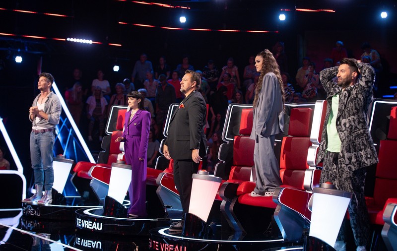 Cine va urca pe scenă la Vocea României în ediția din această seară. „Uite așa, am ajuns să fiu livratorul care cântă, de pe TikTok”