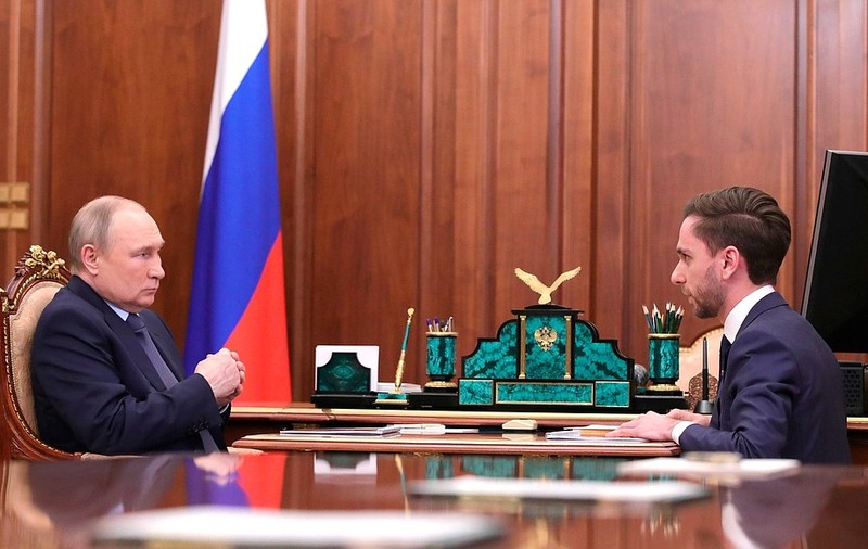 Rușii vor să-și facă propria variantă de Wikipedia. Putin: „Informații obiective, prezentate frumos, cu talent”