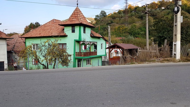 Locuința bărbatului care și-ar fi bătut și sechestrat concubina