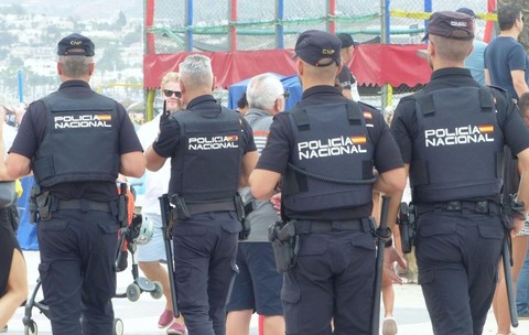 Un român din Spania să-și dea foc în stradă, dar polițiștii l-au imobilizat. Imagine cu caractet ilustrativ. Foto: Profimedia
