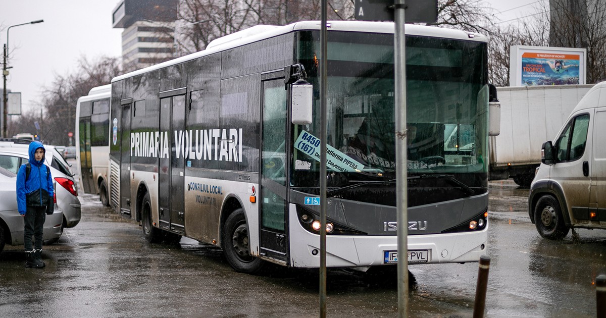 Pandele vrea să cumpere autobuze cu 15.000 de euro bucata. Autobuz Isuzu al STV, compania de transport public din Voluntari