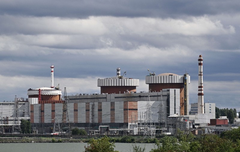 Valul masiv de bombardamente rusești obligă Ucraina să deconecteze reactoarele de la două centrale nucleare