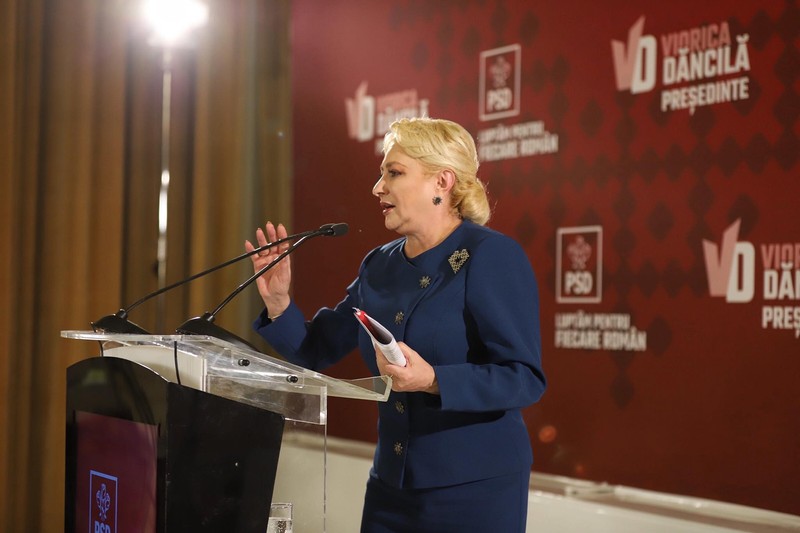 Viorica Dăncilă, răspunzând întrebărilor puse de jurnaliști