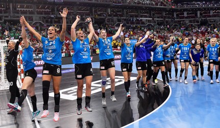 epa06733247 CSM Bucuresti players celebrate after winning the women's EHF Champions League third place handball match between CSM Bucuresti and Rostov-Don at Papp Laszlo Sports Arena in Budapest, Hungary, 13 May 2018. EPA-EFE/TIBOR ILLYES HUNGARY OUT